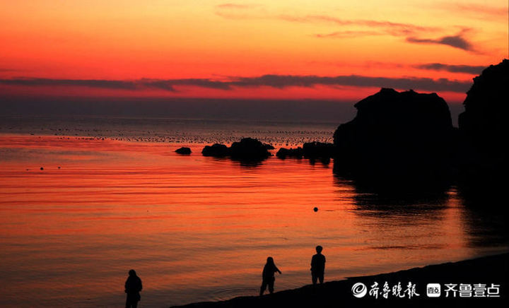 落日余暉緋紅一片！南城隍島看日落，壹粉們沉醉在最美時(shí)光里